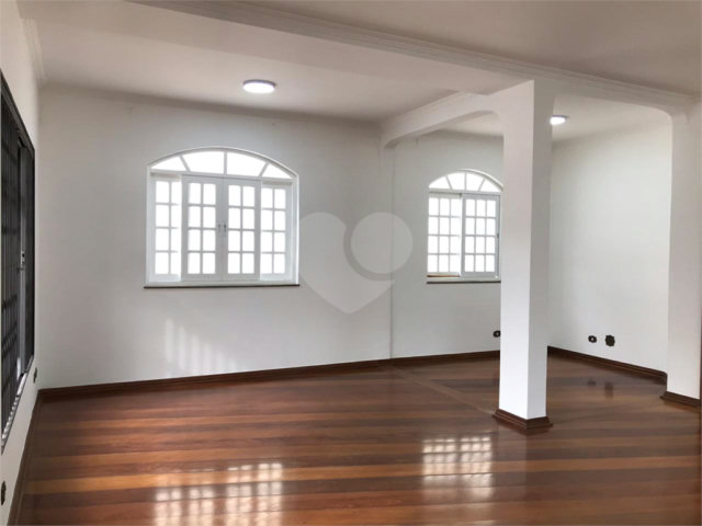 Sobrado à venda com 4 quartos, sendo 3 suítes,  em Alto da Boa Vista, São Paulo, SP