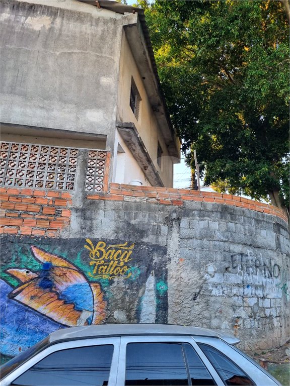 Sobrado à venda com 3 quartos em Vila Basileia, São Paulo, SP