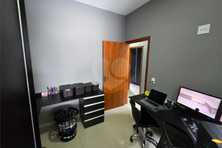 Casa à venda com 3 quartos, sendo 2 suítes,  no condomínio Residencial Marina, Itapetininga - SP
