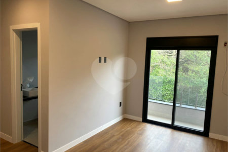 Casa à venda com 4 quartos, sendo 3 suítes, no condomínio Recanto dos Paturis, Vinhedo - SP