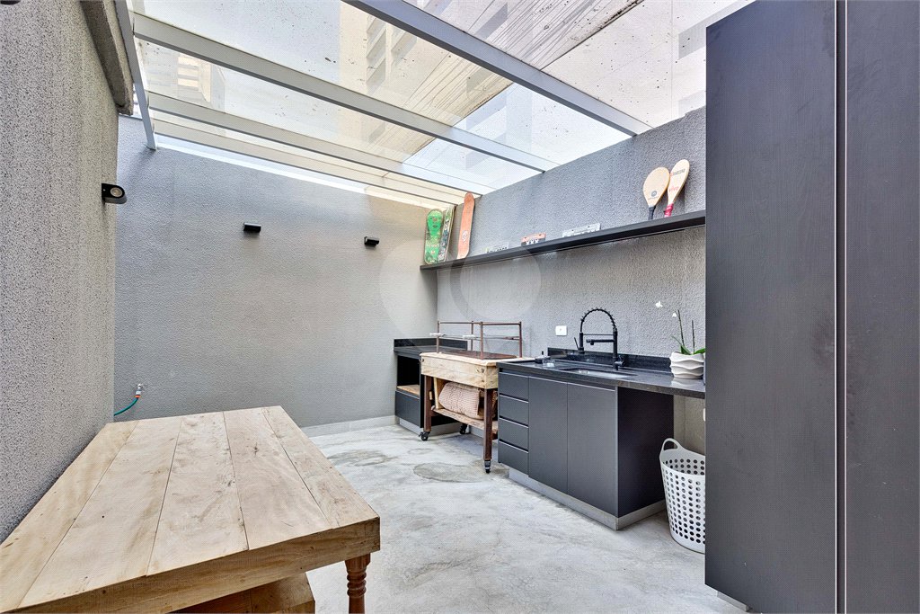 Sobrado à venda com 3 quartos, sendo 2 suítes, em Chácara Santo Antônio, São Paulo, SP