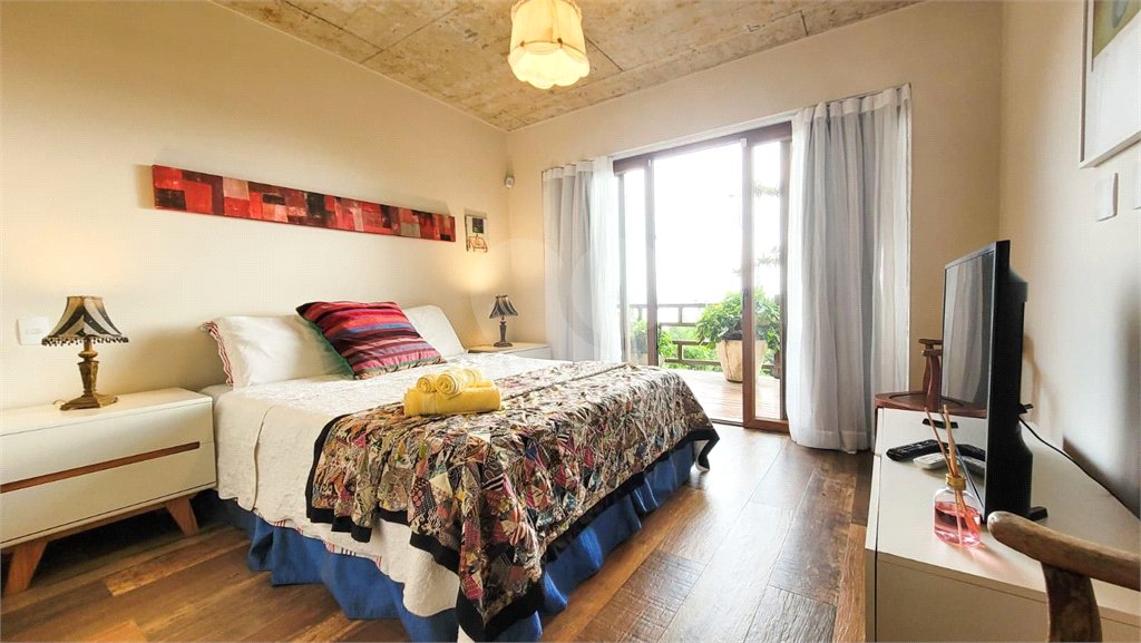 Casa à venda com 5 quartos, sendo 4 suítes,  em Albatroz, Armação dos Búzios, RJ
