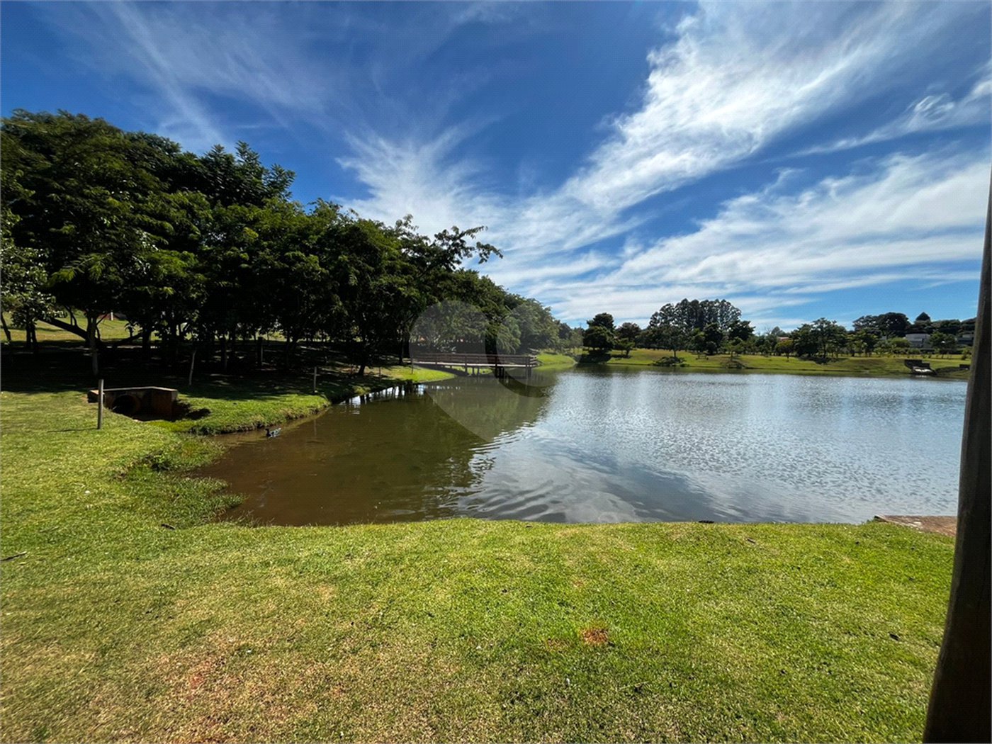 Casa à venda com 3 quartos, sendo 1 suíte, no condomínio Lago dos Ipês, Itapetininga - SP
