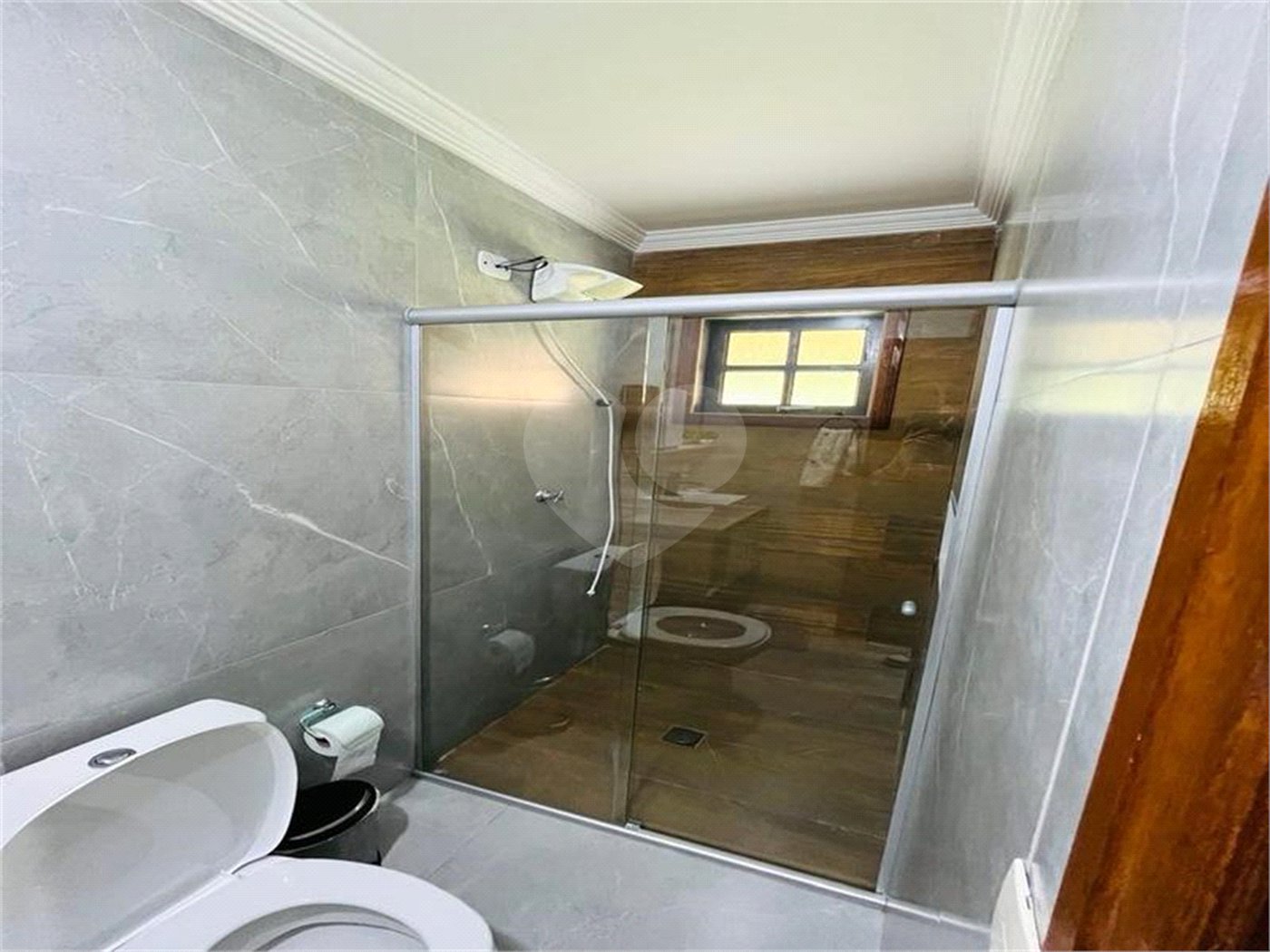 Casa à venda com 4 suítes no condomínio Vale do Lago, Sorocaba - SP