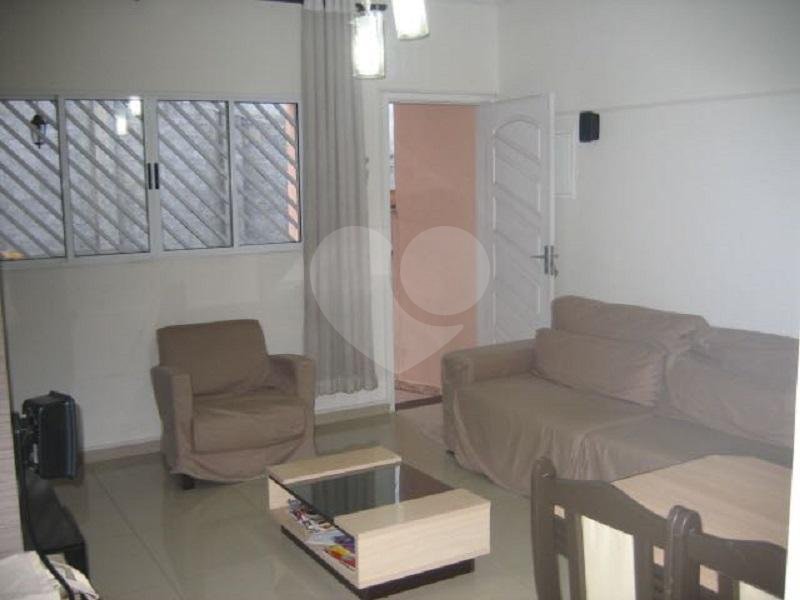 Casa à venda com 3 quartos, sendo 1 suíte, no condomínio Residencial Maracujás, São Paulo - SP
