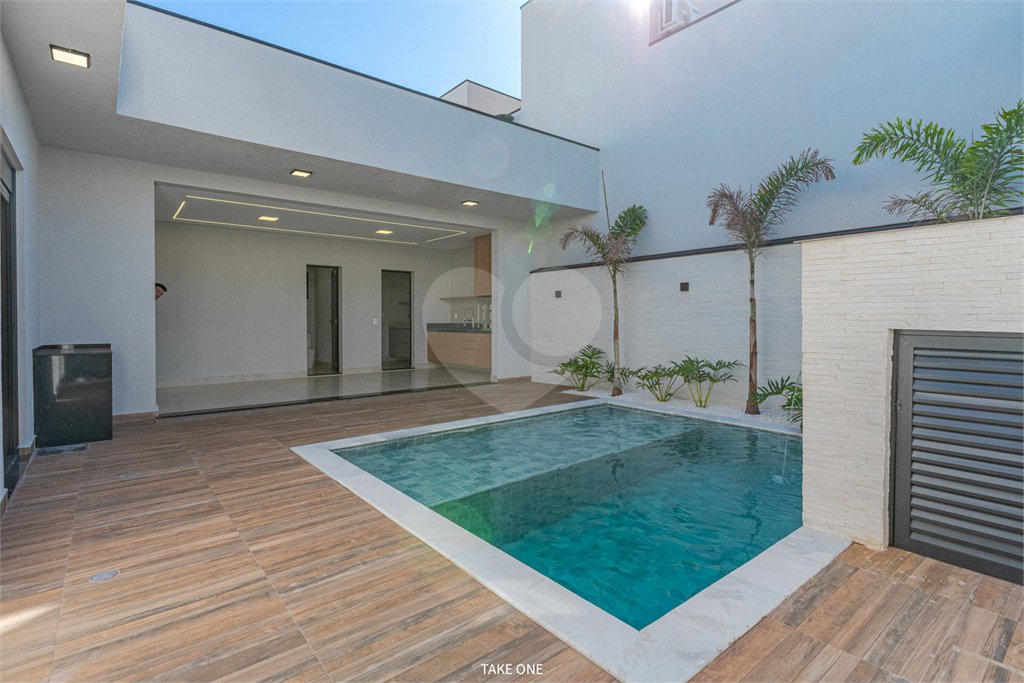 Casa à venda com 3 quartos, sendo 1 suíte, no condomínio Residencial London Park, Indaiatuba - SP