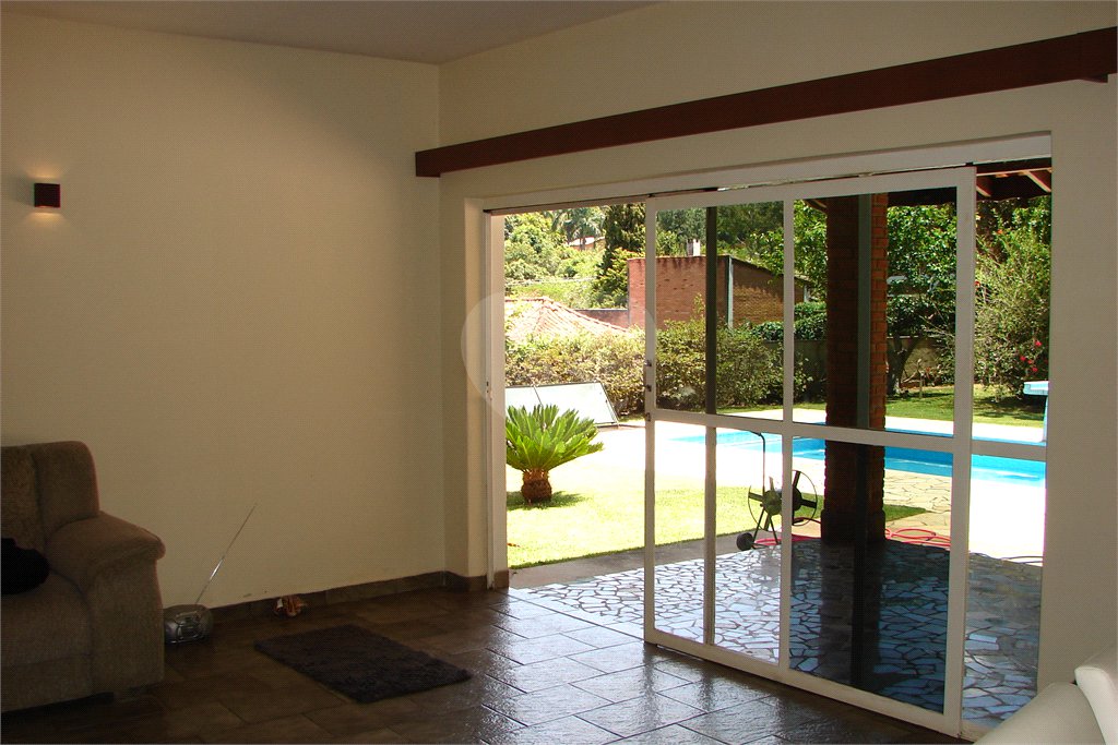 Casa à venda com 3 quartos, sendo 1 suíte, no condomínio Estância Marambaia, Vinhedo - SP