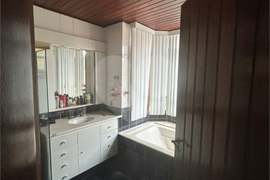 Terreno à venda com 4 suítes no condomínio Alpes da Cantareira, Mairiporã - SP