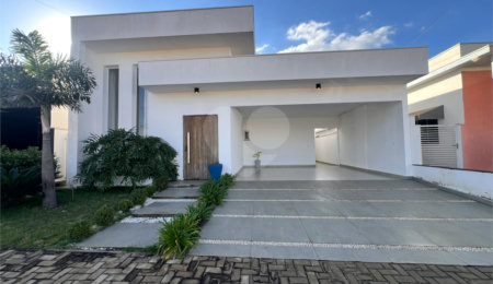 Casa à venda com 3 quartos, sendo 2 suítes, no condomínio Golden, Itapetininga - SP