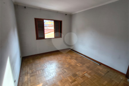Sobrado à venda com 3 quartos em Vila Paulo Silas, São Paulo, SP
