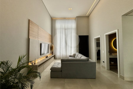 Indaiatuba - Sp - Condominio Maria Candida - R$ 2.250.000,00 - 3 suítes, sendo 1 master com closet e banheiro com duas cubas e dois chuveiros - Escritório - Piscina em Alvenaria aquecida e Hidro com Iluminação - Ar Condicionado instalado em todos os quartos, escritorio, sala e area gourmet