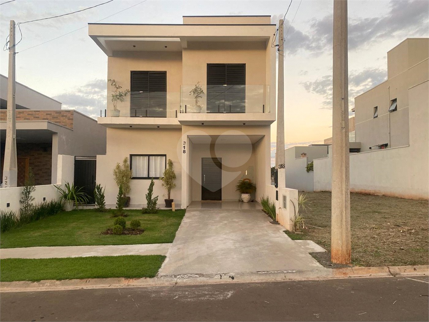 Casa à venda com 3 quartos, sendo 2 suítes, no condomínio Terras da Estância, Paulínia - SP