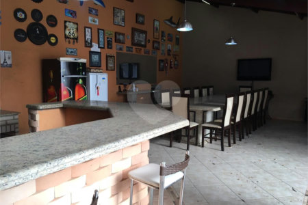 Casa térrea no Centro.