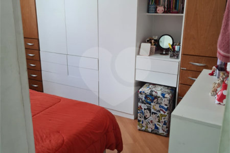 Apartamento com 3 dormitórios, sendo 1 suíte.