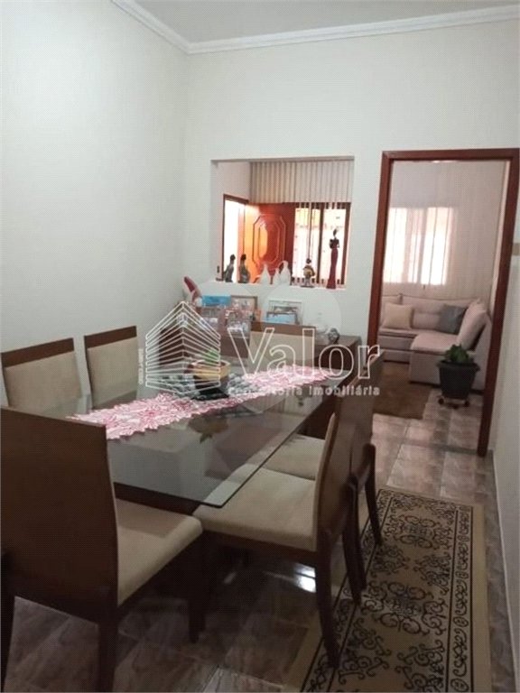 Casa Térrea com 2 dormitórios, sendo 1 suíte.