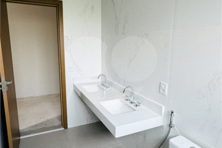 Casa à venda com 3 suítes no condomínio Santa Isabel I, Louveira - SP