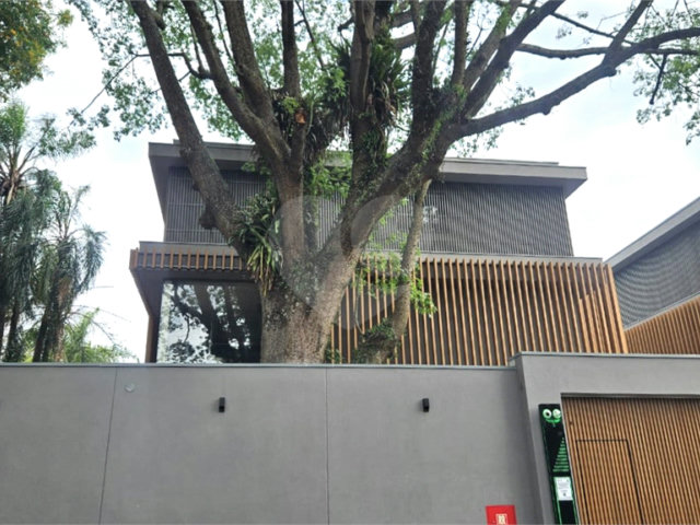 Casa à venda com 4 suítes no condomínio Plm 875, São Paulo - SP