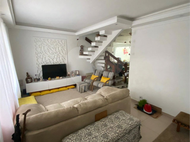 Casa à venda com 3 quartos, sendo 1 suíte,  no condomínio Residencial Santa Teresinha, São Paulo - SP