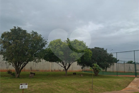 Terreno à venda no Condomínio Jardim Villa Sapezal, em Indaiatuba (Chácara Alvorada) — R$ 580.000,00 - Terreno com 360m² de área total (12x30), o terreno é plano e está localizado na entrada do condominio,O Jardim Villa Sapezal conta com infraestrutura completa, ruas largas e pavimentadas, portaria