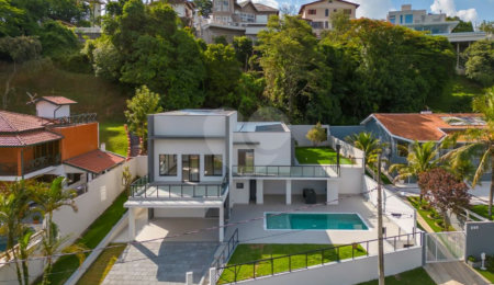 Casa à venda com 4 quartos, sendo 3 suítes,  no condomínio Estância Marambaia, Vinhedo - SP