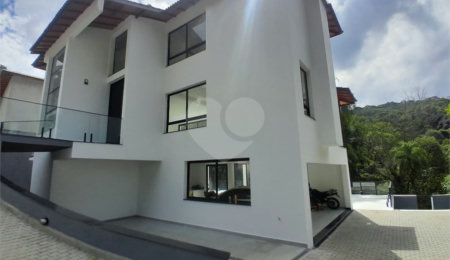 Casa à venda ou para alugar com 3 suítes no condomínio Sausalito, Mairiporã - SP