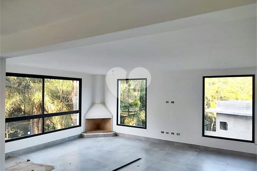 Casa à venda com 4 quartos, sendo 3 suítes, no condomínio Cantareira, Mairiporã - SP