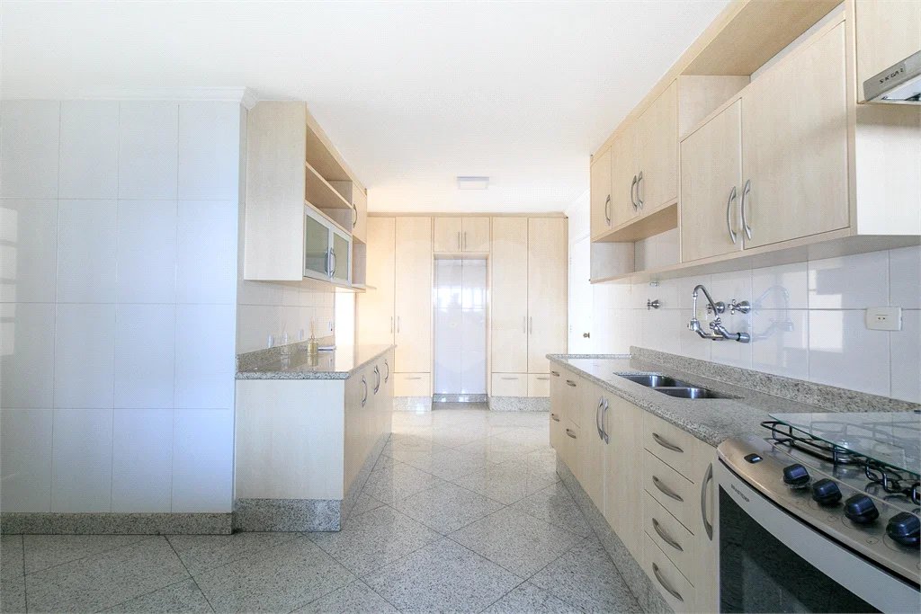 Apartamento locação Alto da Boa Vista próximo Jardim Marajoara.
