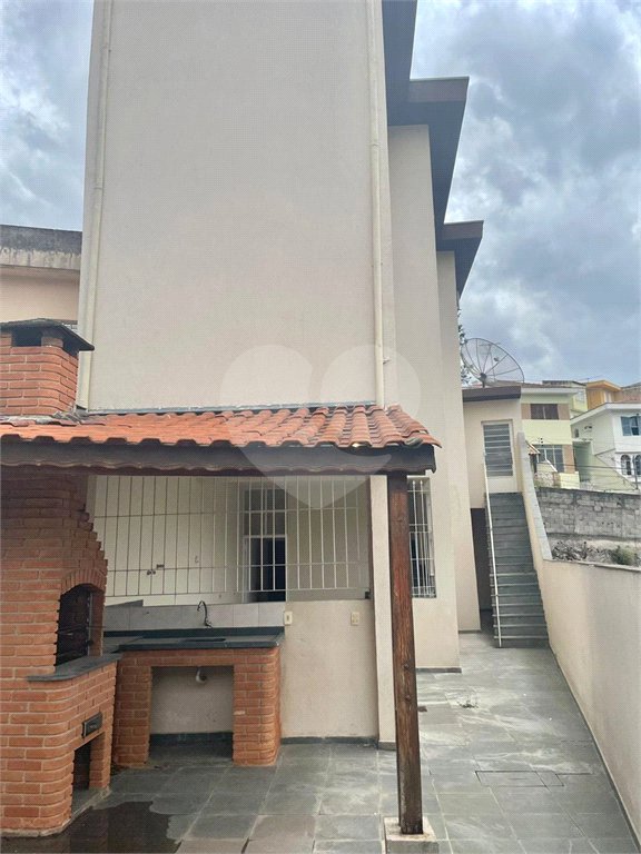 Sobrado à venda com 4 quartos, sendo 1 suíte, em Parque São Domingos, São Paulo, SP