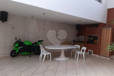 Sobrado à venda com 4 quartos, sendo 2 suítes, em Bosque da Saúde, São Paulo, SP