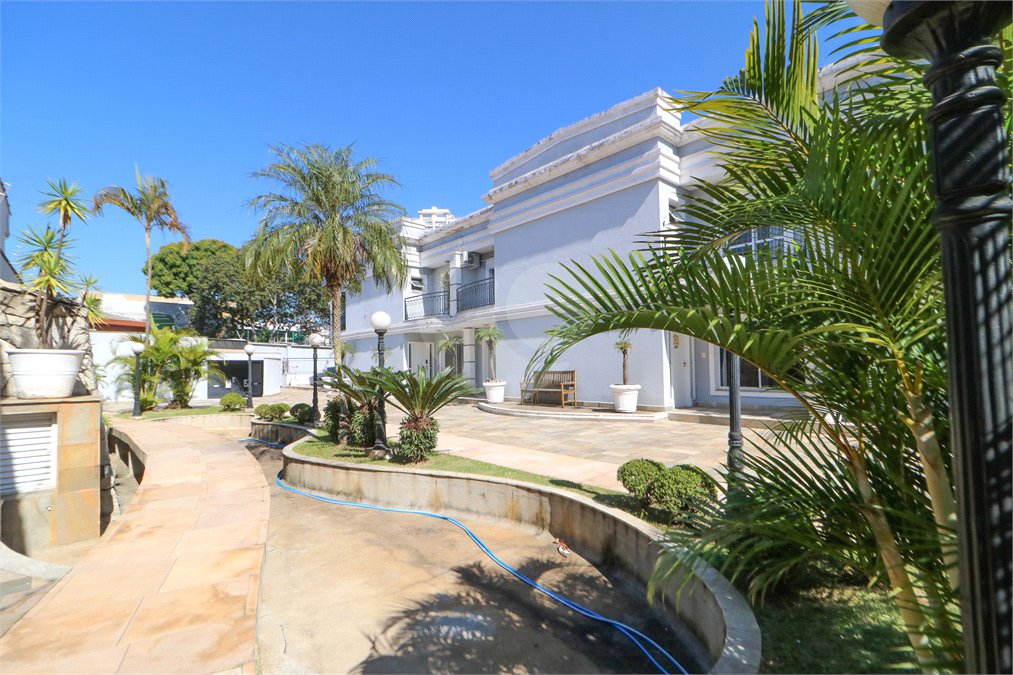 Casa à venda com 4 quartos, sendo 3 suítes, no condomínio Flower Garden Residence, São Paulo - SP