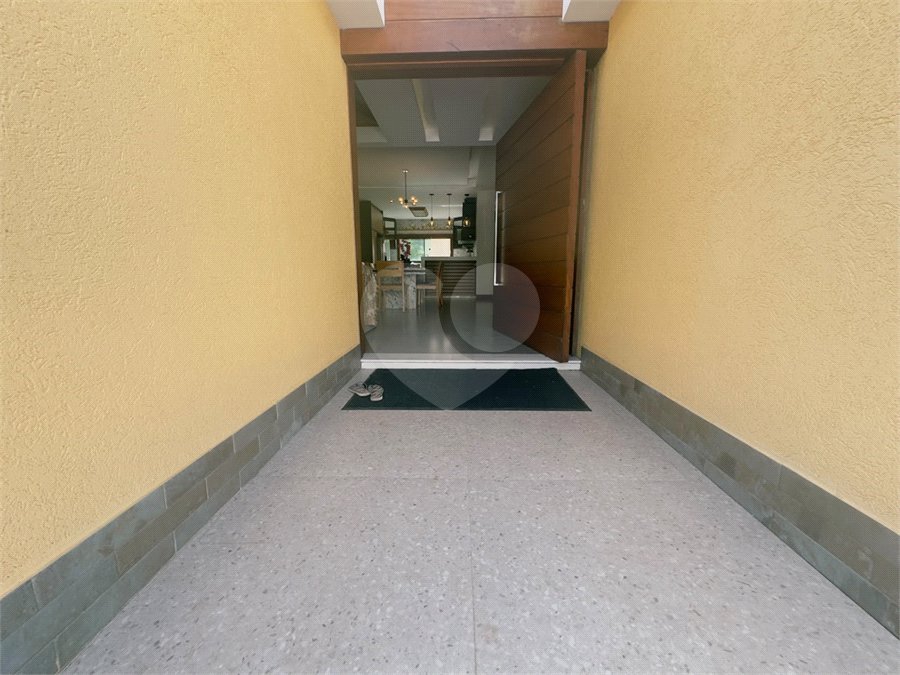 Casa em condomínio à venda com 4 quartos, sendo 2 suítes,  em Caravelas, Armação dos Búzios, RJ