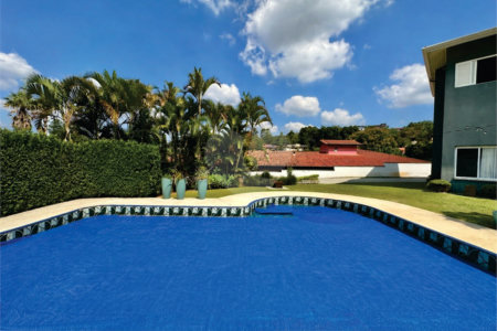 Casa à venda com 4 quartos, sendo 2 suítes,  no condomínio Granja Vianna II, Cotia - SP