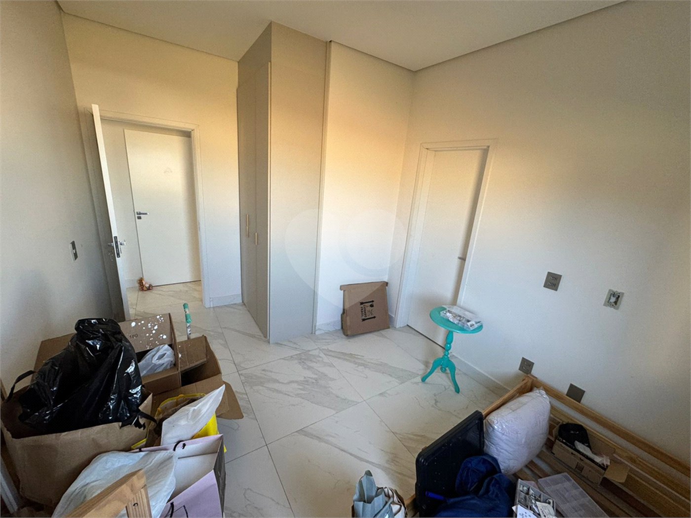 Casa à venda com 3 suítes no condomínio Reserva Central Parque, Salto - SP