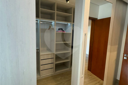 Casa à venda com 4 suítes no condomínio Itaporã, Atibaia - SP
