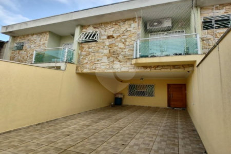 Casa à venda com 3 suítes em Vila Carrão, São Paulo, SP