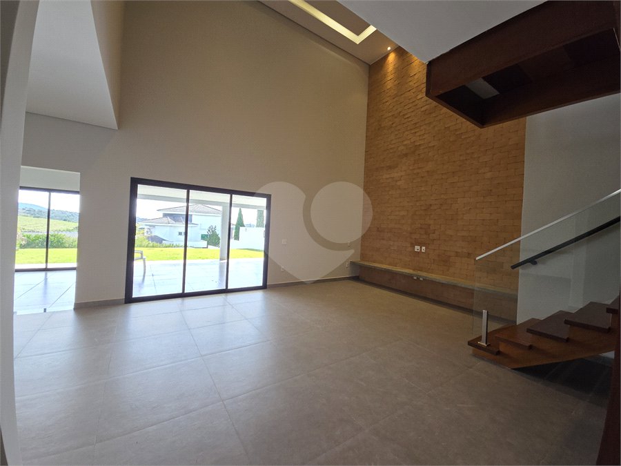 Casa à venda com 3 suítes no condomínio Village Ipanema I, Araçoiaba da Serra - SP