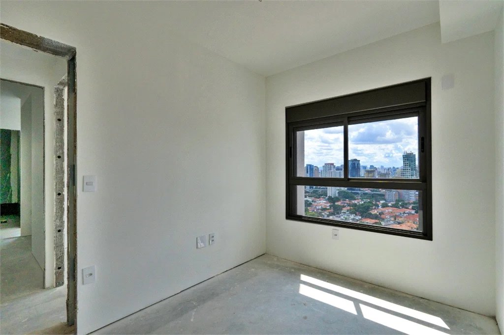Apartamento à venda com 4 quartos, sendo 2 suítes,  em Jardim das Acácias, São Paulo, SP