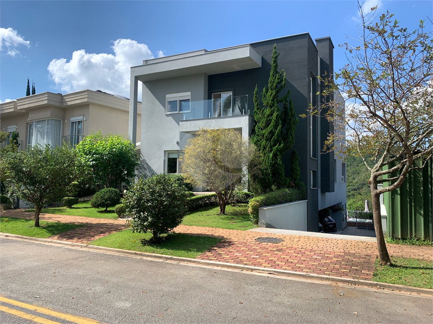 Casa à venda ou para alugar com 4 suítes no condomínio Residencial Gênesis 1, Santana de Parnaíba - SP