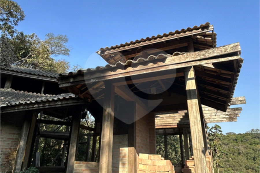 Casa à venda com 3 quartos, sendo 2 suítes,  no condomínio Alpes da Cantareira, Mairiporã - SP