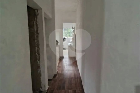 Casa à venda com 2 quartos no condomínio Antilhas, Cotia - SP
