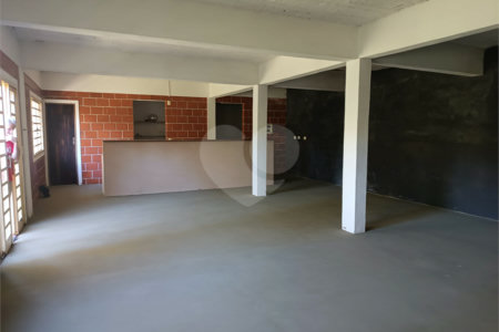 Chácara à venda com 4 quartos, sendo 1 suíte, em Vila Vilma (mailasqui), São Roque, SP