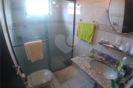 Sobrado à venda com 4 quartos, sendo 2 suítes, em Cidade Vargas, São Paulo, SP