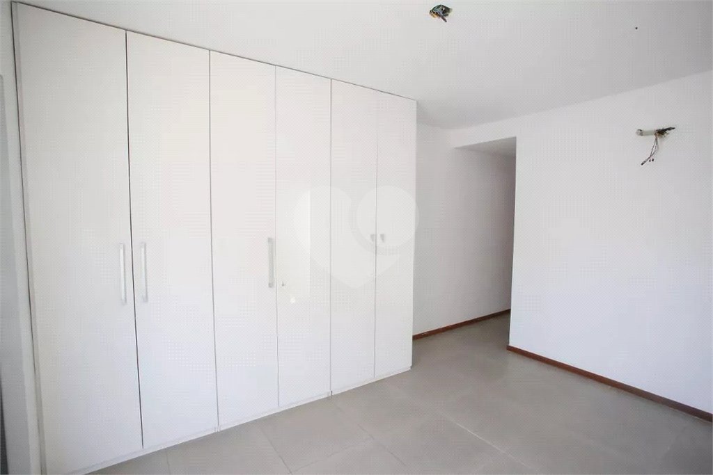 Casa à venda com 4 quartos, sendo 3 suítes, no condomínio Lícia de Alvarenga, Rio de Janeiro - RJ