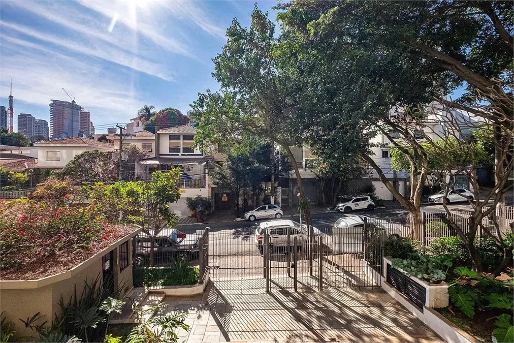 Apartamento à venda com 3 quartos, sendo 1 suíte,  em Jardim das Bandeiras, São Paulo, SP