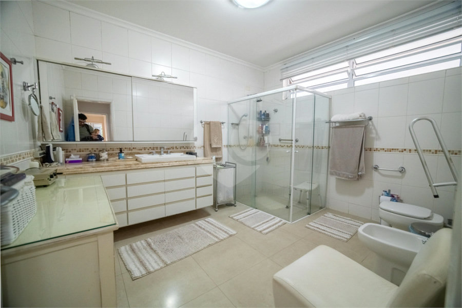 Sobrado à venda com 4 quartos, sendo 3 suítes, em Jardim São Bento, São Paulo, SP
