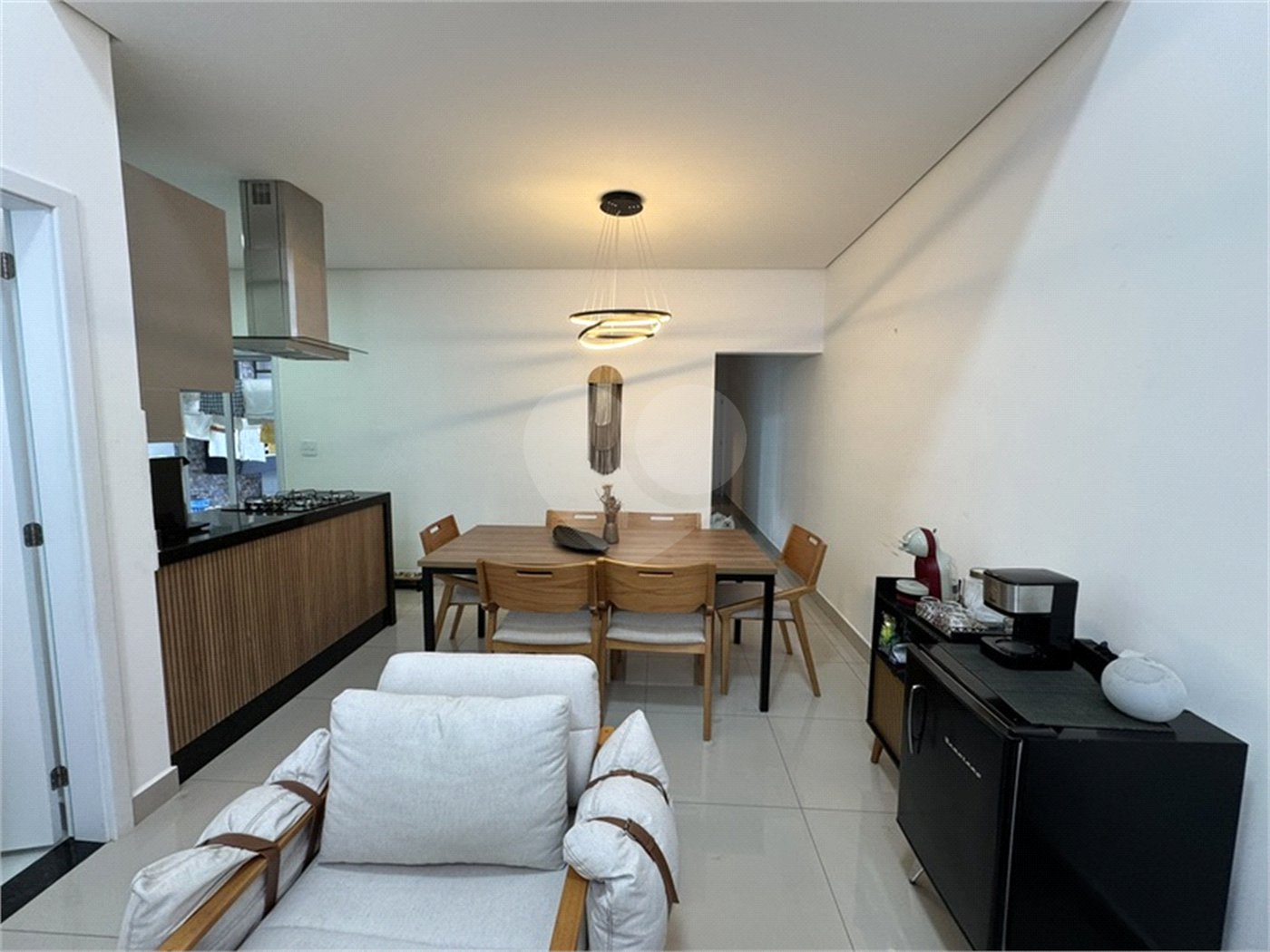 Casa à venda com 3 quartos, sendo 1 suíte, no condomínio Jardim Guarujá, Salto - SP