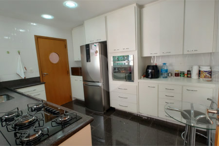 Sobrado à venda com 4 suítes em Moema, São Paulo, SP