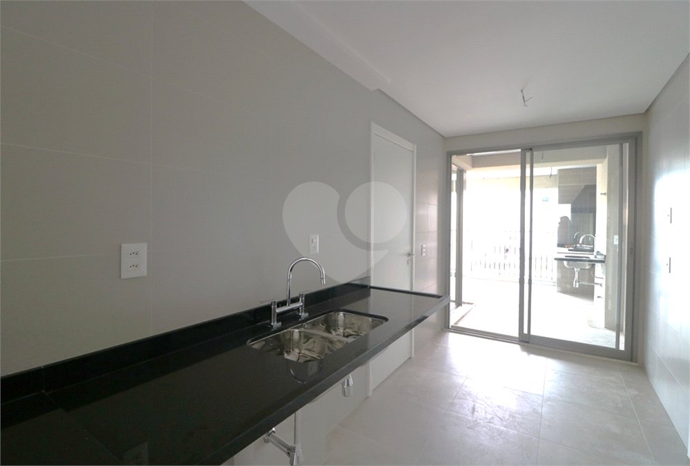 Apartamento à venda com 3 suítes em Moema, São Paulo, SP