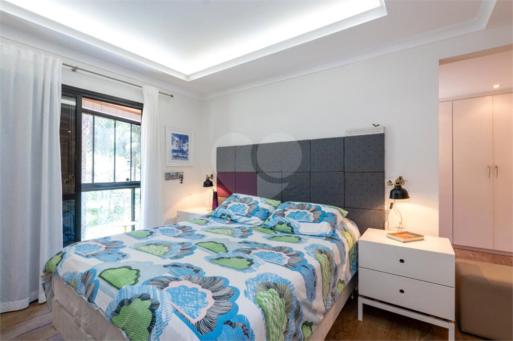 Apartamento à venda com 3 quartos, sendo 1 suíte, em Jardim Morumbi, São Paulo, SP