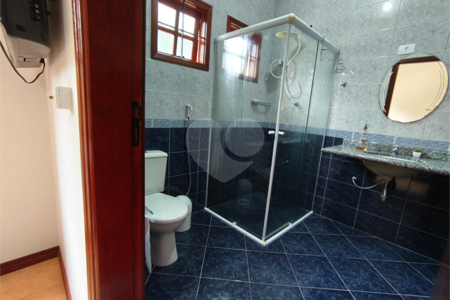 Casa à venda com 4 quartos, sendo 2 suítes,  em Country Residencial Felix, Bom Jesus dos Perdões, SP